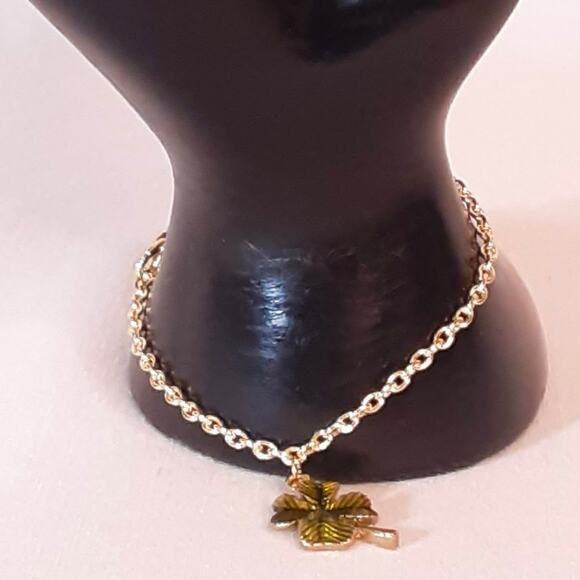 Four Leaf Clover Charm Bracelet Gold Tone Curb Chain - Picture 14 of 15